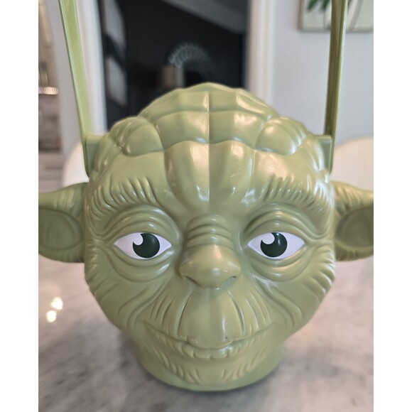 Star Wars Yoda plastic Halloween Bucket PTI‎ Group - Picture 2 of 6